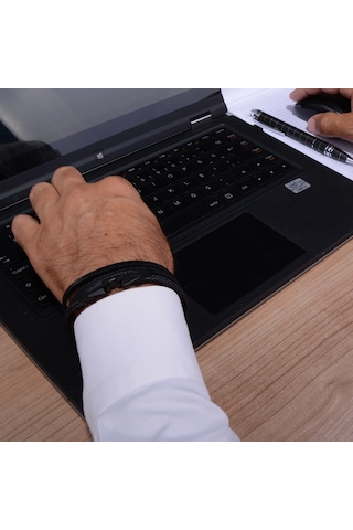 Siyah Çelik Aksesuarlı Üçlü Deri Bileklik Çelik