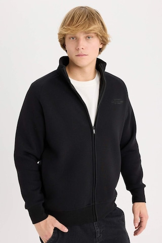 DeFacto Boxy Fit Dik Yaka Baskılı İçi Yumuşak Tüylü Hırka E1367AX25SPBK81