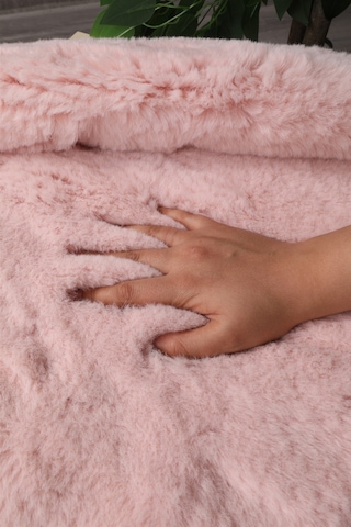 Dekoratif Tavşan Tüyü Ultra Yumuşak Peluş Kaymaz Halı Yolluk Pembe