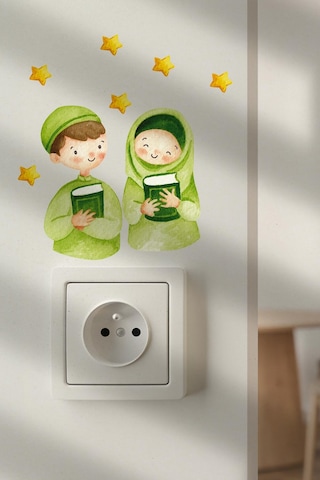 Yeşil Kıyafetli Çocuklar Ramazan Priz Sticker Seti Duvar Cam Sticker Ramazan Süsü Çok Renkli
