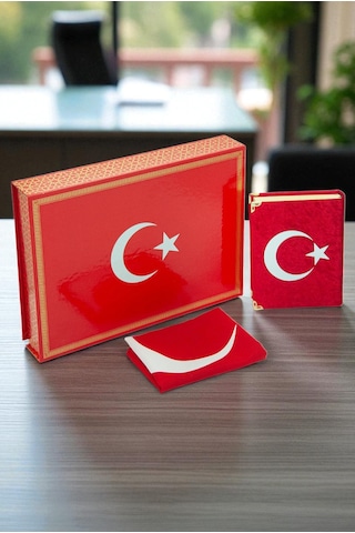 Türk Bayraklı Kutulu Ay Yıldızlı Kadife Kaplı Kuranı Kerim Türk Bayrağı Hediye Seti