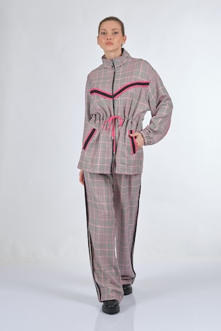 Unique Mode Dik Yaka Kareli Uzun Kollu Siyah Kadın Mont UW233304