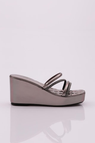 Dgn 830 Kadin Dolgu Taban Silver Taşli Terlik 830-2303-R1385 Platin