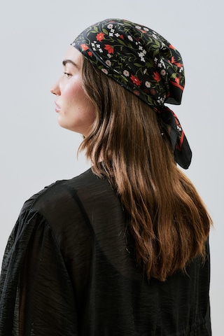 Saten Desenli Fular Dıtsy Dıtsy