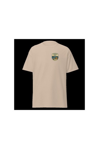 Wildstyle Sessizliğe Kaçış Renkli Doğa Kamp Orman Huzur Rozet Baskılı Unisex Bisiklet Yaka Pamuklu Tişört Camel