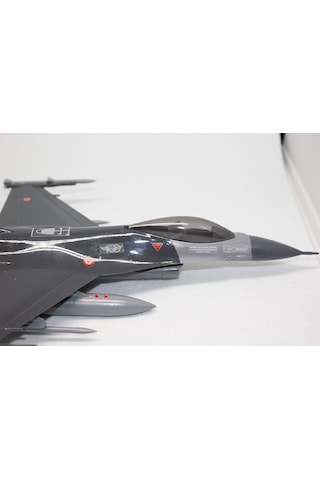 F-16c Maket Montajlı 151 Fılo Tunc 1