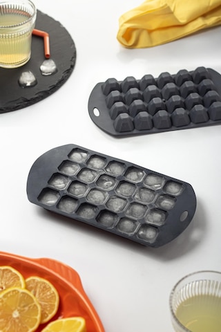 Büyük Antrasit Piramit Buz Kalıbı 13 24 2 Cm Antrasit