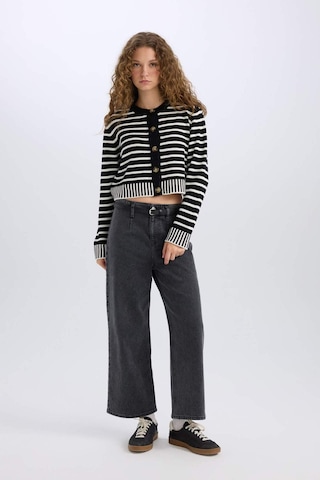 DeFacto Coool Regular Fit Çizgili Bisiklet Yaka Düğmeli Triko Hırka E2272AX24CWBK81 Siyah