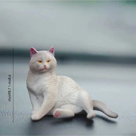 Trendooze Yatan Gri Kedi Heykeli, Gerçekçi Ev Ve Araba Dekoru