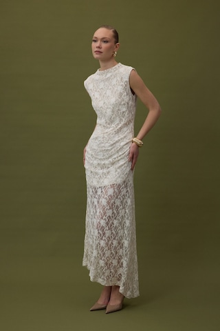 Sateen Dantel Kolsuz Elbise - Bej-137061 Bej