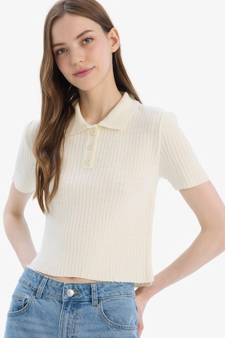 DeFacto Slim Fit Dar Kesim Polo Yaka Kısa Kollu Kazak N9752AZ25SPER103 Ekru