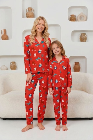 Anne Kız Kombin Penye Boydan Düğmeli Pijama Takımı Anne- Kız Ayrı Satılmaktadır. Kırmızı