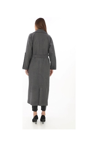 Kadın Uzun Kaşe Kaban Yünlü Dokuma Kaşmir Kumaş, Kruvaze Yaka, Kuşaklı Astarlı Tesettür Uyumlu Şık Füme