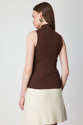 On Kadın Taşlı Kolsuz Triko Bluz 66375 Kahverengi Kahverengi