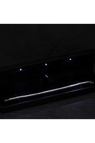 Gümüş Işıklı Kutulu 4 Mm Beyaz Taşlı Su Yolu Kadın Bileklik Gümüş