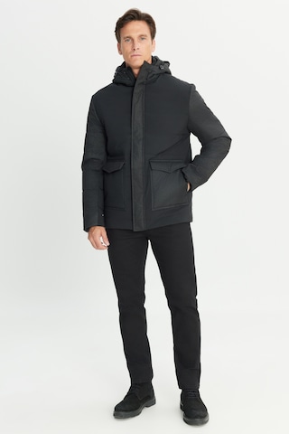 AC&Co / Altınyıldız Classics Erkek Sıyah Standart Fit Normal Kesim Kapüşonlu Çıtçıtlı Torba Cepli Kaban Siyah