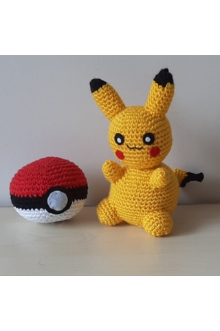 Amigurumi Oyuncak Pikaçu Ve Pokemon Topu