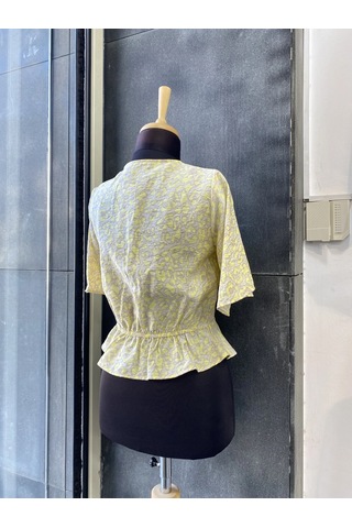 Pera Moda Leopar Desenli Önden Bağlamalı Beli Lastikli Crop Bluz Gömlek Terayağ Sarısı