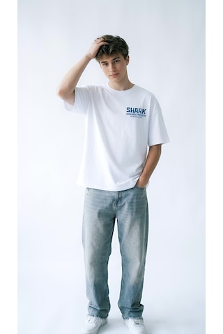 Hoxie Erkek Beyaz Oversize Fit Bisiklet Yaka Shark Sırt Baskılı Pamuklu Tişört