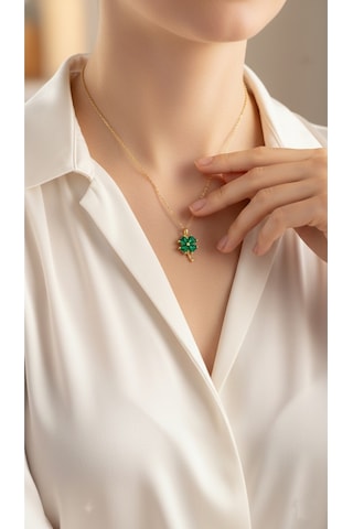 Çekirdekjewelry 925 Ayar Gümüş Ürün Zümrüt Taşlı Yonca Kolye Sarı