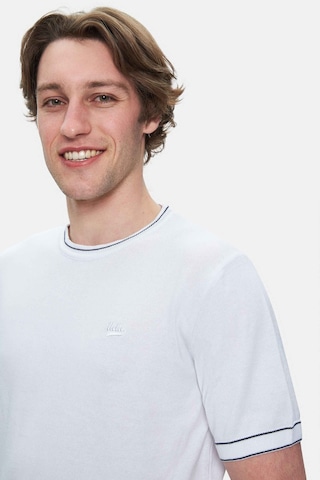 Fared Beyaz Bisiklet Yaka Triko Nakışlı Standard Fit Erkek Tshirt Beyaz