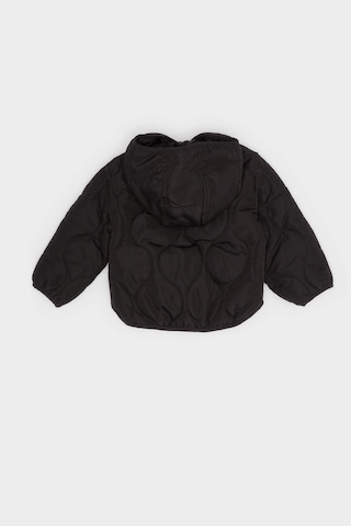 Defacto Erkek Bebek Su Geçirmez Kapüşonlu Çıtçıt Kapamalı Kapitoneli Mont E8234a525aubk27 Siyah