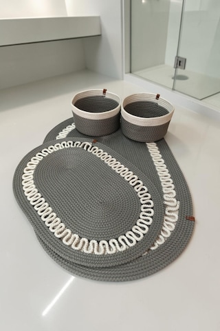 El Yapımı Dekoratif Örgülü Model Banyo Seti 2 Li Paspas 50x80 Ve 40x60 + 2 Organizer Sepet 18x18 Cm Gri El Yapımı Dekoratif Örgülü Model Banyo Seti 2 Li Paspas 50x80 Ve 40x60 + 2 Organizer Sepet 18x18 Cm Gri