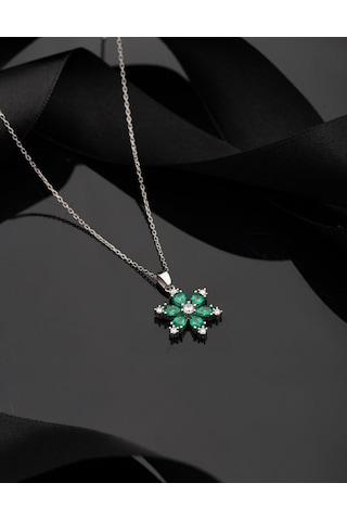 925 Ayar Zümrüt Taşlı Rodyum Lotus Çiçeği Gümüş Kolye Rn10306 Gümüş