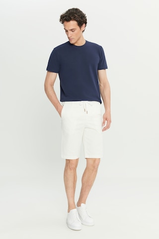 Erkek Beyaz Pamuklu Slim Fit Dar Kesim Beli Bağlamalı Yan Cepli Esnek Şort Beyaz