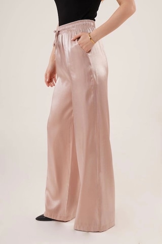 Defymoda Parlak Görünümlü Cepli Bej Bol Paça Pantolon Bej