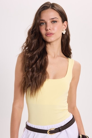 Tudors Kadın Slim Fit Dar Kesim Askılı Kare Yaka Sırtı Açık Sandy Kumaş Çıtçıtlı Sarı Body-51247