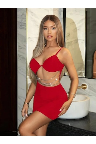 Angbutik Zincir Detaylı Göğüs Dekolteli Kırmızı Mini Club Elbisesi