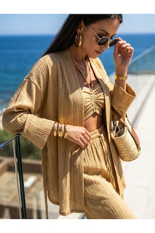 Fashion Cocktail Soft Yumuşak Saten Kumaşlı Büzgü Bağlama Lastikli Crop Ceket Pantolon Kemer 4 Lü Takım Sarı