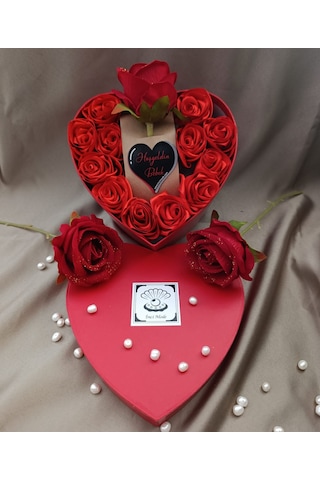 İnci Mode Hoşgeldin Bebek 12+1 Çiçekli Kalpli Kutu Hediyelik Çiçek Kutusu Kırmızı Doğum Hediyesi Beb