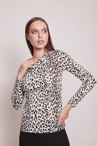Jument Desenli Degaje Yaka Uzun Kol Likralı Kumaş Body-Bej Leopar