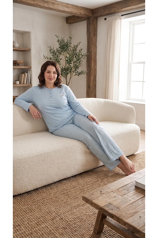 Eyfuze Kadın Kışlık Büyük Beden Desenli Yakası Düğmeli Uzun Kollu Pijama Takımı Mavi - Beyaz