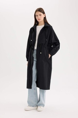 DeFacto Su İtici Kapüşonlu Fermuarlı Cepli Beli Büzgülü Mevsimlik Uzun Yağmurluk A6245AX25SPBK27 Siyah