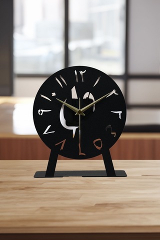 Elif-vav Model Metal Lazer Kesim Akar Sessiz Mekanizmalı Masa Saati Siyah