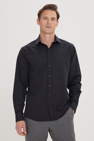 AC&Co / Altınyıldız Classics Erkek Sıyah Comfort Fit Geniş Kesim Klasik Yaka Pamuklu Rahat Armürlü Gömlek Siyah