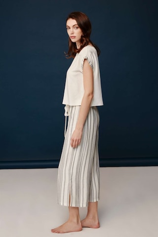 Bonnie&Clyde - Kadın Ekru Viskon Kapri Pijama Takımı  30001 Ekru