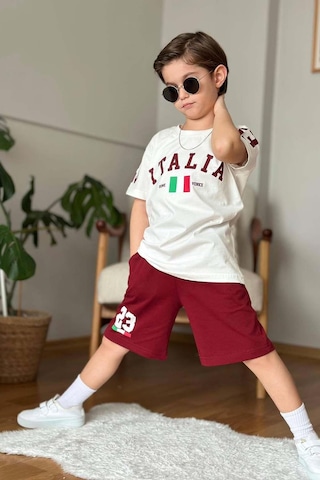 Riccotarz Erkek Çocuk Üzerinde İtalia Yazı Ve Bayrak Baskılı T-shirt Bordo Şortlu Takım