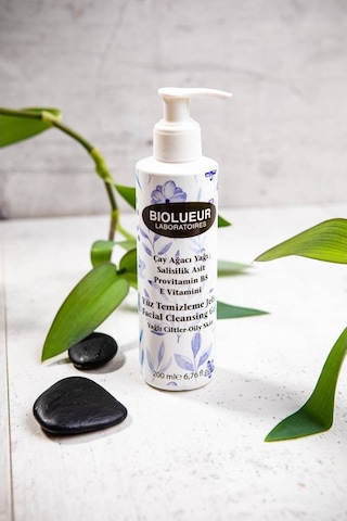 Biolueur Yağlı ve Akneli Ciltler Yüz Temizleme Jeli 200 ML
