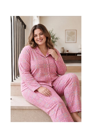 Nisanca Kışlık Düğmeli Ekose Desen Yılbaşı Temalı Kadın Süet Pijama Takımı Pembe