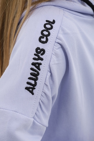 Kız Çocuk Oversize Kapüşonlu Büzgülü Düşük Omuz Nakış Baskılı Yırtmaçlı Sweatshirt - 2 İplik Koyu Mavi