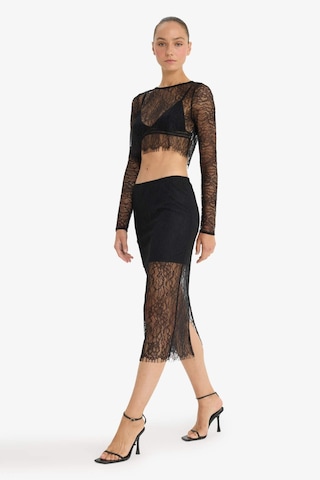 DeFacto Slim Fit Dar Kesim Astarlı Midi Dantelli Etek E0465AX24AUBK81 Siyah