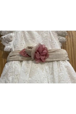 Yazlık Keten Kemerli Çiçek Aksesuarlı Bebe Kız Elbise Ekru