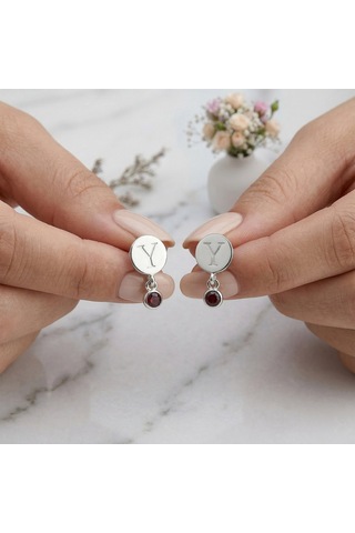925 Ayar Gümüş Harfli Kırmızı Taş Sallantılı Kişiye Özel Minimal Harf Küpe Gümüş