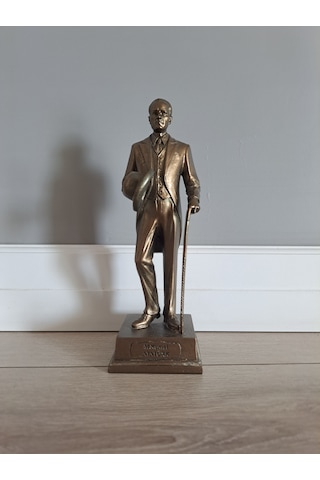 Şapkalı Atatürk Heykeli Biblo - Büyük Boy