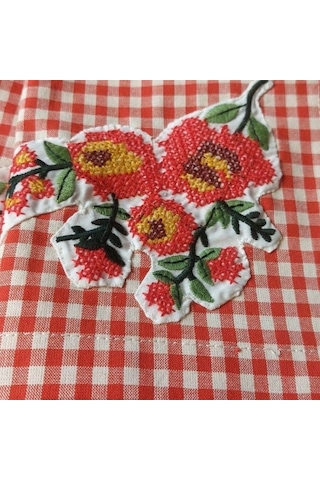 Uretti - Pınar 6788 4280 El Yapımı Dantelli Ve Kanaviçeli 4 Kişilik Amerikan Servis Takımı Kırmızı  -  Beyaz