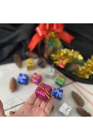 12'li Hediye Paketi Şeklinde Renkli Yılbaşı Ağacı Süsü